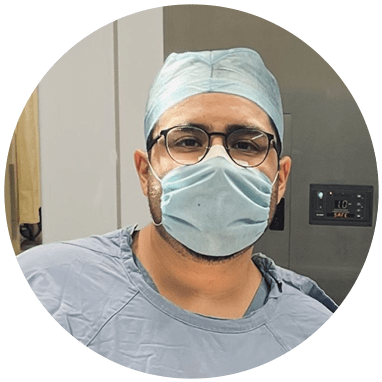 Cirujano Plastico de Nogales sonriendo