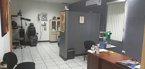 Oftalmologo clinica sala de exploracion Reynosa
